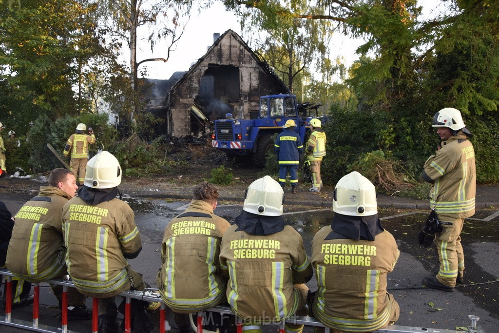 Grossfeuer Einfamilienhaus Siegburg Muehlengrabenstr P0929.JPG - Miklos Laubert